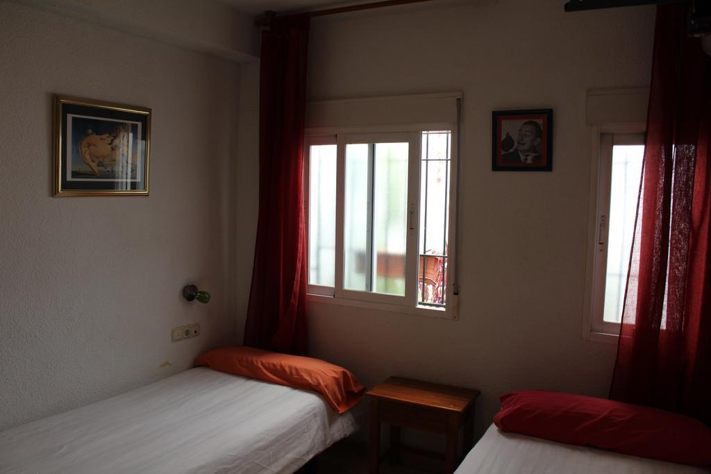 Hostal Nuevas Naciones Гранада Номер фото