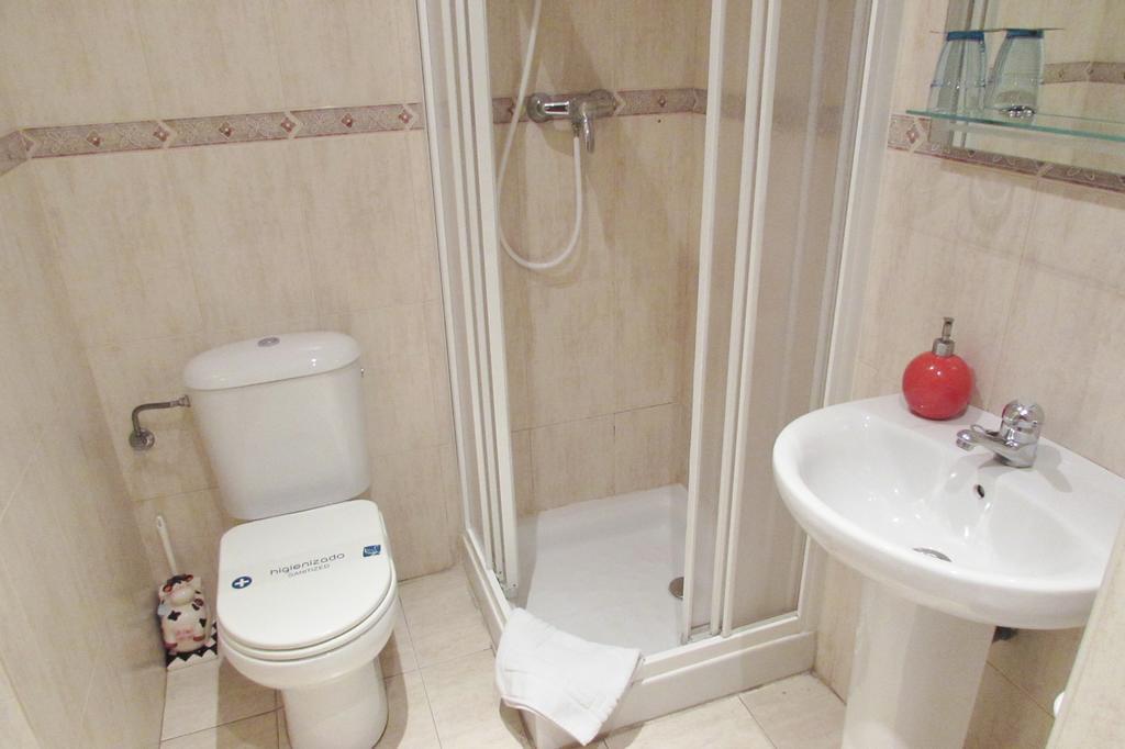 Hostal Nuevas Naciones Гранада Экстерьер фото