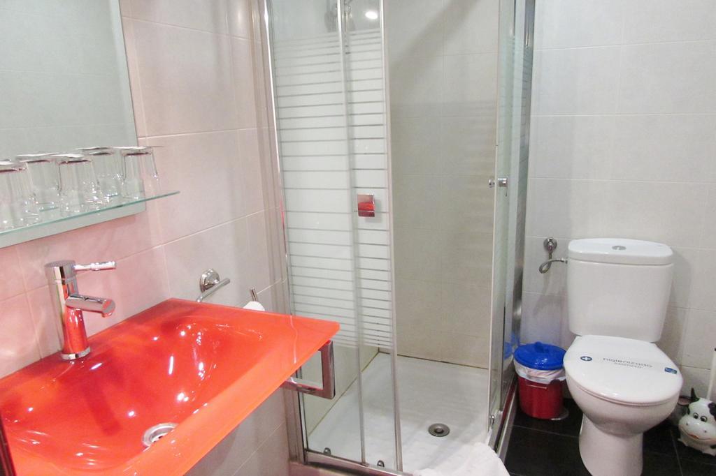 Hostal Nuevas Naciones Гранада Экстерьер фото