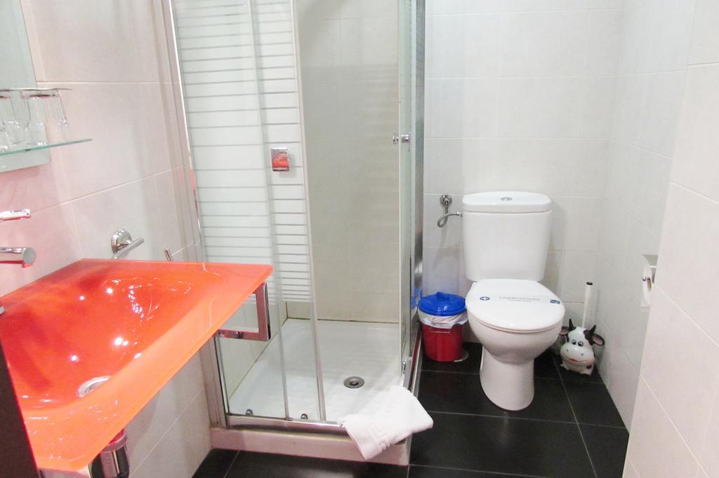 Hostal Nuevas Naciones Гранада Экстерьер фото