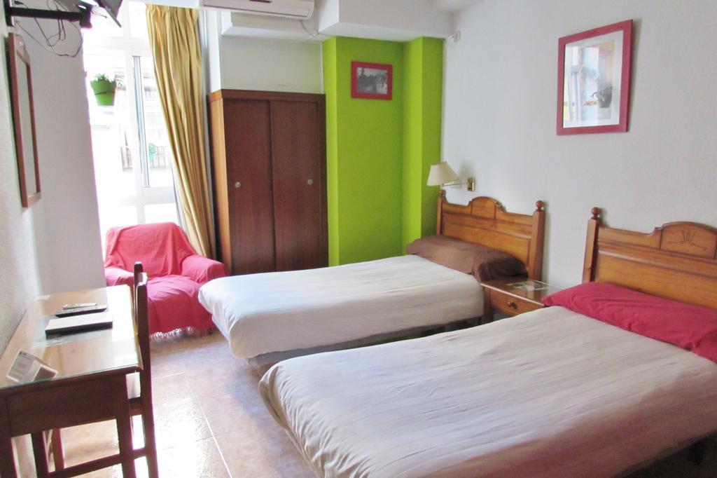 Hostal Nuevas Naciones Гранада Экстерьер фото